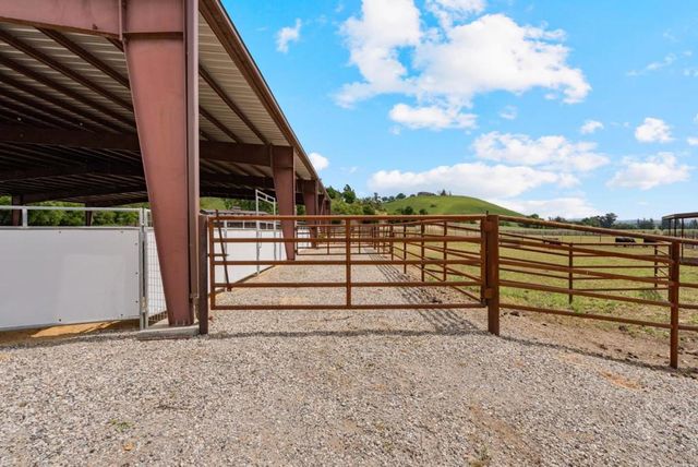 804 Comstock Road, Hollister, CA 95023