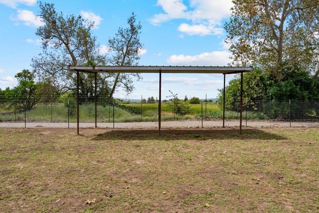 804 Comstock Road, Hollister, CA 95023