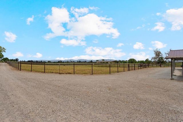 804 Comstock Road, Hollister, CA 95023