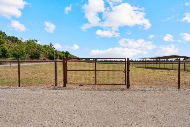 804 Comstock Road, Hollister, CA 95023