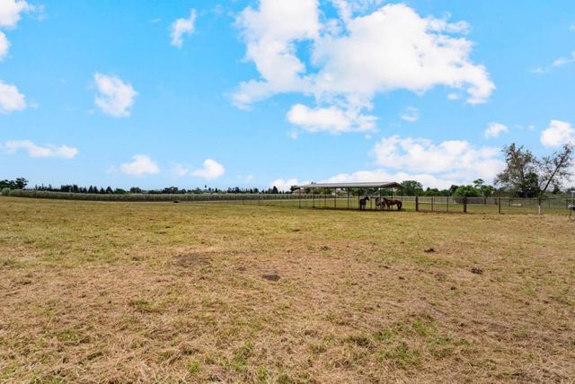 804 Comstock Road, Hollister, CA 95023