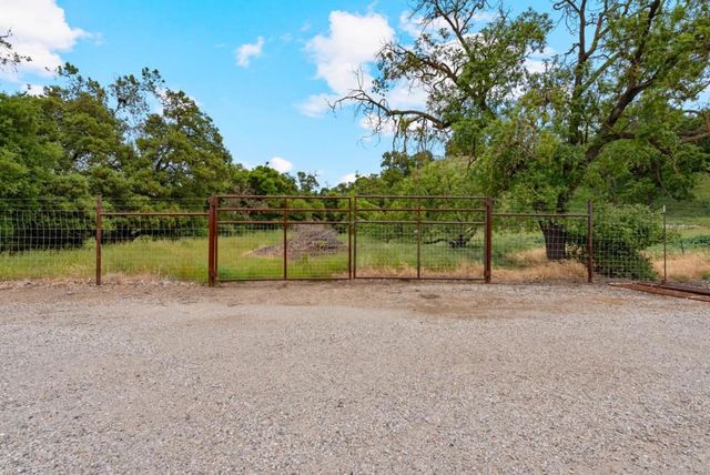 804 Comstock Road, Hollister, CA 95023