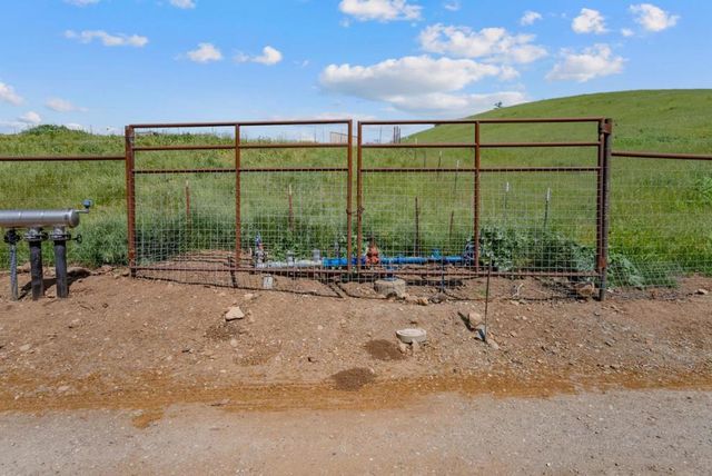 804 Comstock Road, Hollister, CA 95023