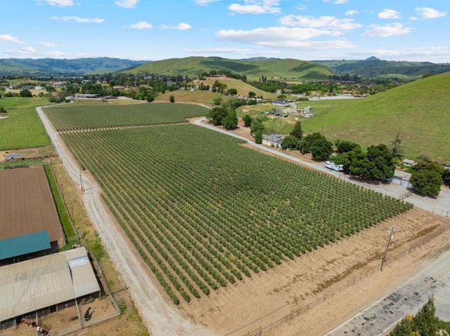 804 Comstock Road, Hollister, CA 95023