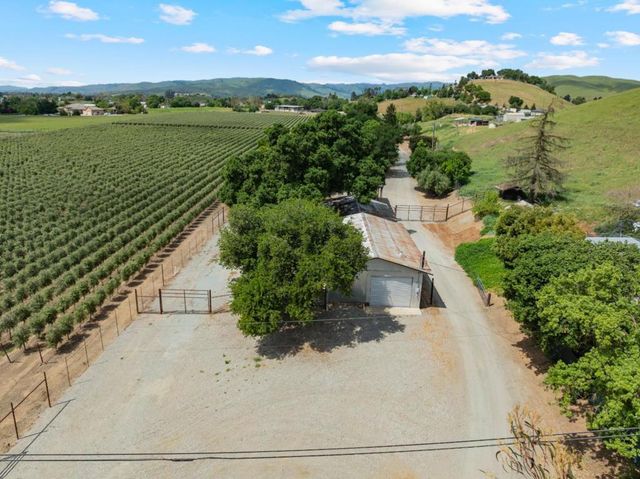 804 Comstock Road, Hollister, CA 95023