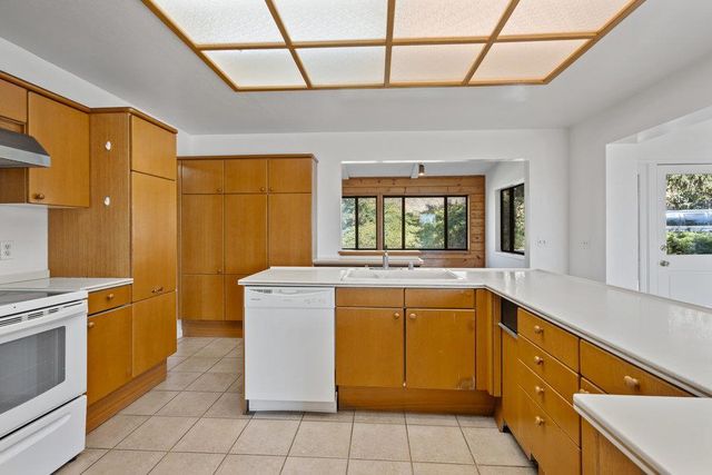 804 Comstock Road, Hollister, CA 95023