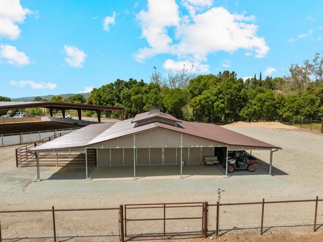 804 Comstock Road, Hollister, CA 95023