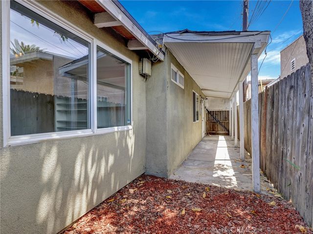 1204 E Smith, Long Beach, CA 90806