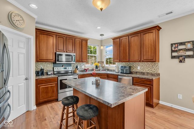 8284 Balmoral Lane, Avon, IN 46123