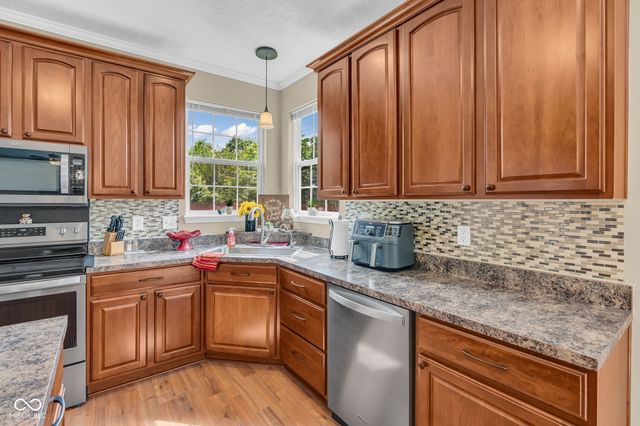 8284 Balmoral Lane, Avon, IN 46123