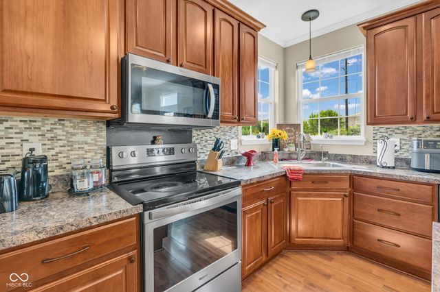 8284 Balmoral Lane, Avon, IN 46123
