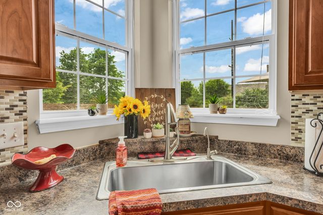 8284 Balmoral Lane, Avon, IN 46123