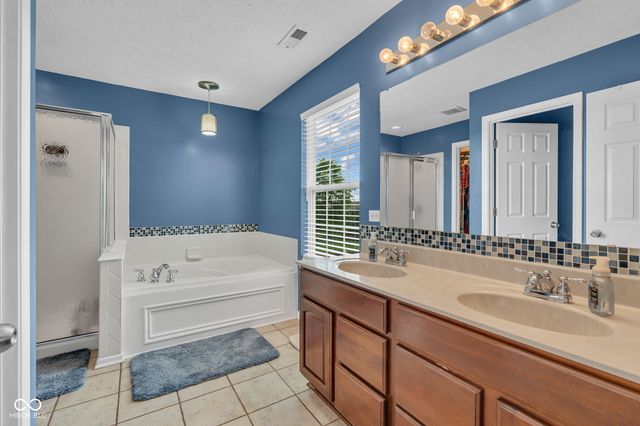 8284 Balmoral Lane, Avon, IN 46123
