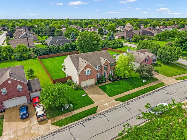 8284 Balmoral Lane, Avon, IN 46123
