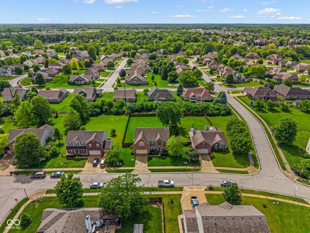 8284 Balmoral Lane, Avon, IN 46123