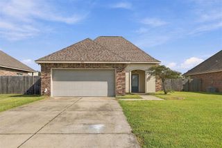 1870 Poeyfarre Dr Drive, Lake Charles, LA 70611