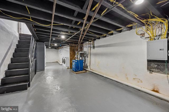 5648-00 BROOMALL ST, Philadelphia, PA 19143