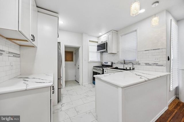 5648-00 BROOMALL ST, Philadelphia, PA 19143