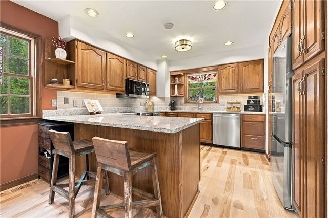 16176 Walnut Trace, Fayetteville, AR 72704