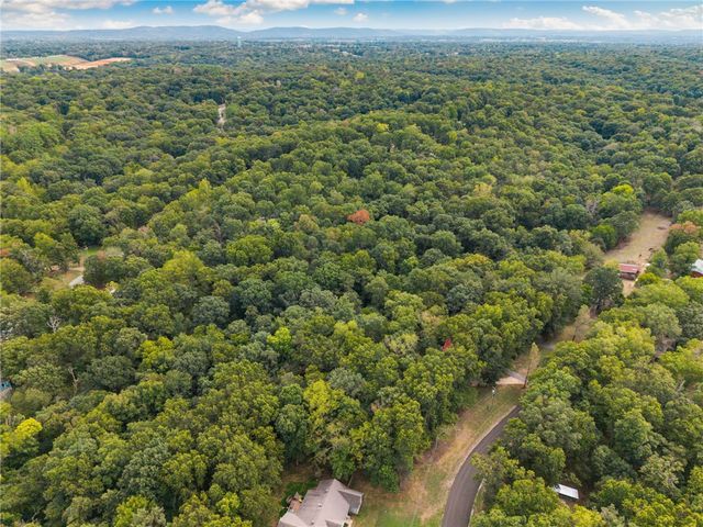16176 Walnut Trace, Fayetteville, AR 72704