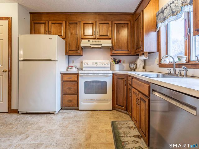 173 Candlewood Drive 173, Enfield, CT 06082