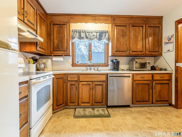 173 Candlewood Drive 173, Enfield, CT 06082