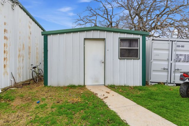 301 Rhoades Lane, Springtown, TX 76082