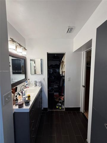 6190 Pine Tree Ln, Tamarac, FL 33319