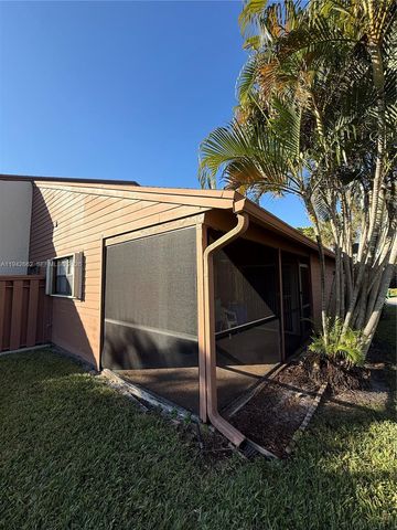 6190 Pine Tree Ln, Tamarac, FL 33319