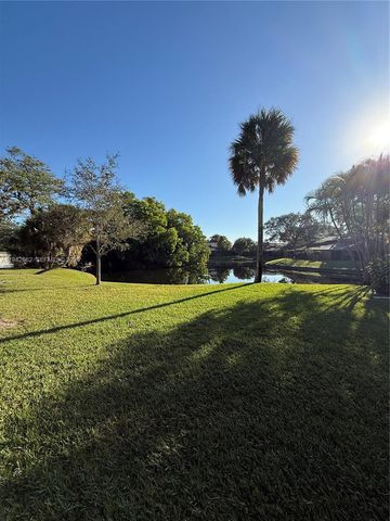 6190 Pine Tree Ln, Tamarac, FL 33319