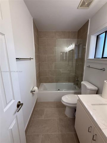 6190 Pine Tree Ln, Tamarac, FL 33319