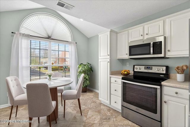 10413 Monticello Forest Cir, Jeffersontown, KY 40299