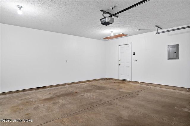 10413 Monticello Forest Cir, Jeffersontown, KY 40299