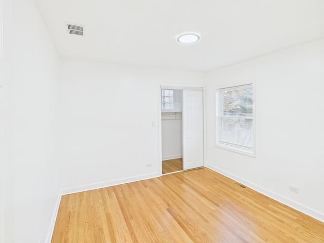 10036 S Saint Lawrence Avenue, Chicago, IL 60628