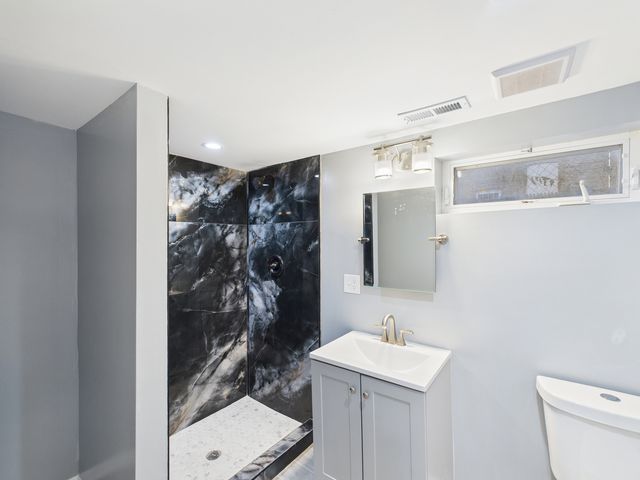 10036 S Saint Lawrence Avenue, Chicago, IL 60628