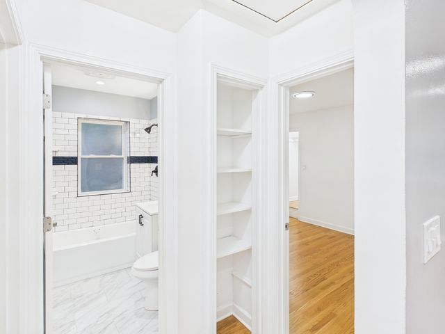 10036 S Saint Lawrence Avenue, Chicago, IL 60628