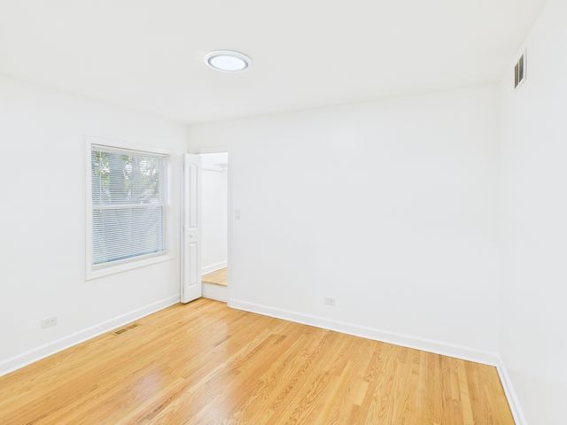 10036 S Saint Lawrence Avenue, Chicago, IL 60628