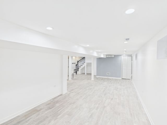 10036 S Saint Lawrence Avenue, Chicago, IL 60628