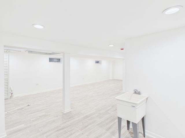 10036 S Saint Lawrence Avenue, Chicago, IL 60628