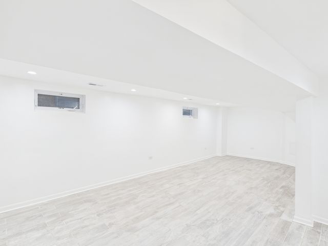 10036 S Saint Lawrence Avenue, Chicago, IL 60628