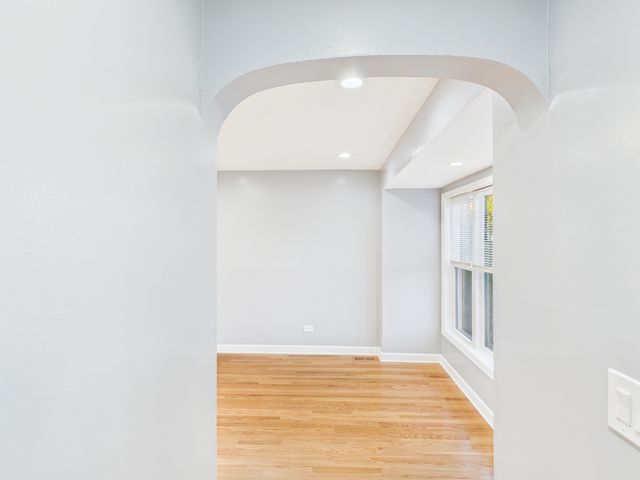 10036 S Saint Lawrence Avenue, Chicago, IL 60628