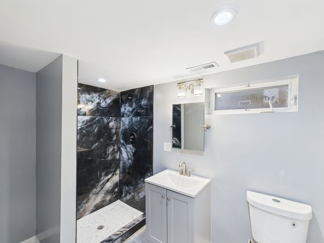 10036 S Saint Lawrence Avenue, Chicago, IL 60628