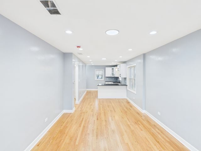 10036 S Saint Lawrence Avenue, Chicago, IL 60628