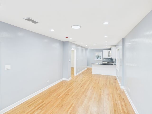 10036 S Saint Lawrence Avenue, Chicago, IL 60628