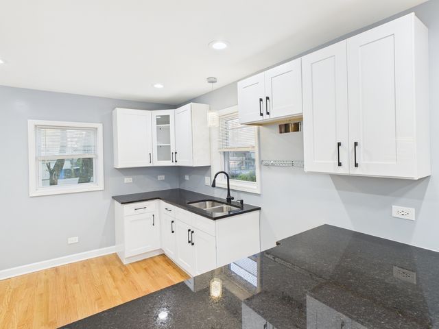 10036 S Saint Lawrence Avenue, Chicago, IL 60628