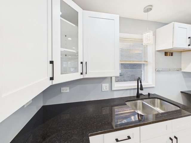 10036 S Saint Lawrence Avenue, Chicago, IL 60628