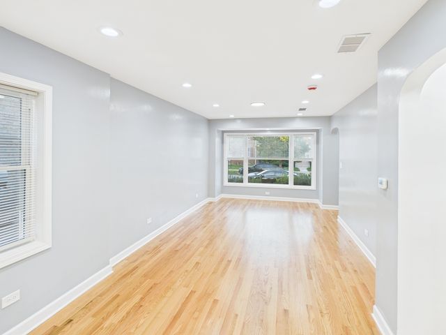 10036 S Saint Lawrence Avenue, Chicago, IL 60628