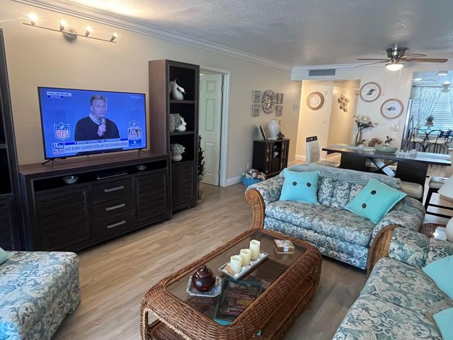 4850 NW 29 Court 327, Lauderdale Lakes, FL 33313