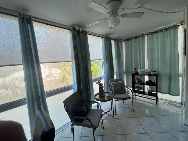 4850 NW 29 Court 327, Lauderdale Lakes, FL 33313