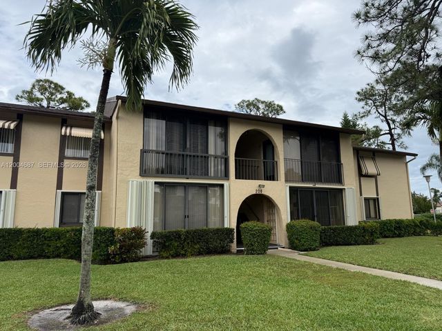 208 Pine Hov Cir A-2, Green Acres, FL 33463